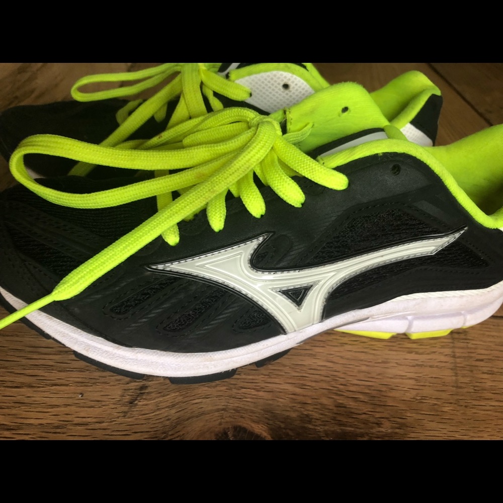 Black and Lime Green Mizuno Softball Training